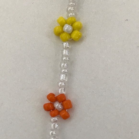 URBAN OUTFITTERS Flower Beaded Necklace Dainty Choker Multicolored NWT - Picture 2 of 15
